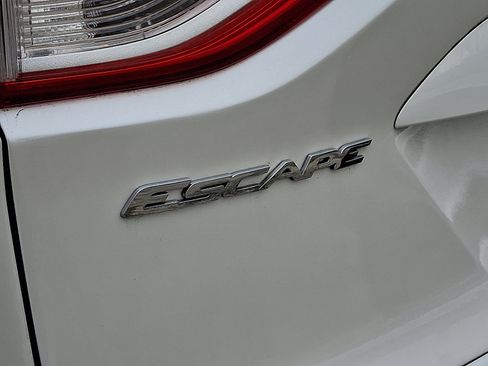 Used 2016 Ford Escape SE w/ Equipment Group 201A image 29