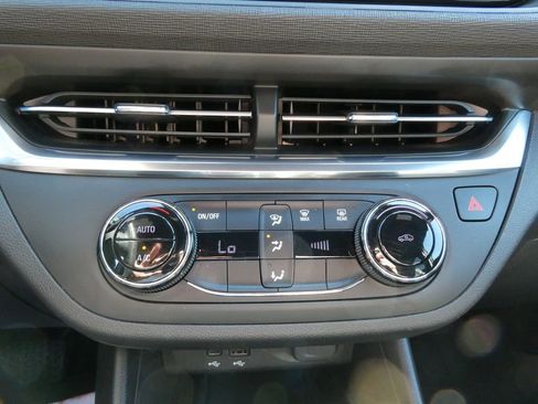 Used 2024 Buick Envista Preferred w/ Convenience II Package FWD image 28