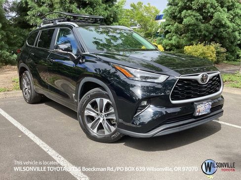 Used 2023 Toyota Highlander XLE AWD/4WD image 1