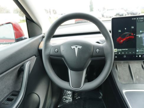 Used 2021 Tesla Model Y Long Range image 15