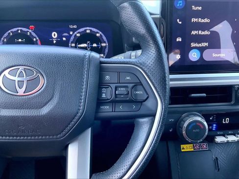 Used 2025 Toyota 4Runner TRD Off-Road Premium AWD/4WD image 25