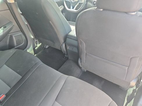 Used 2025 Nissan Sentra SV FWD image 11