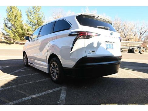 New 2025 Toyota Sienna LE image 8