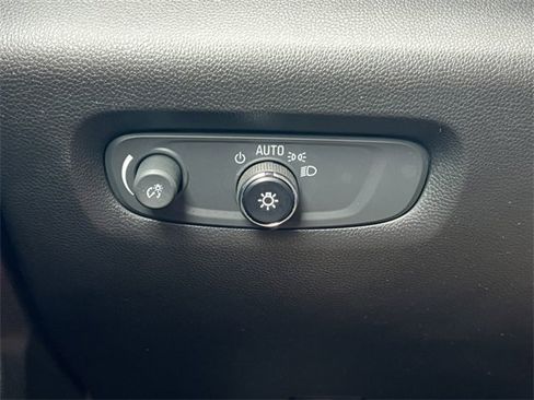 Used 2023 Chevrolet Traverse RS image 21