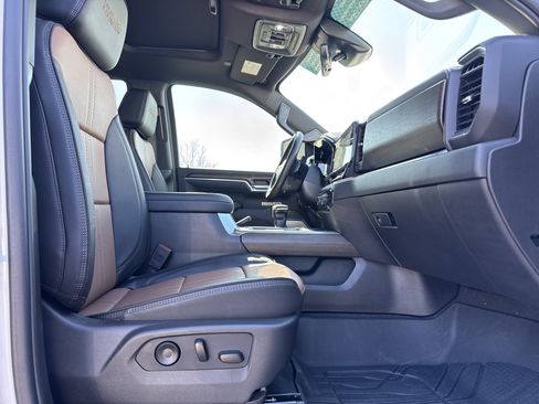 Used 2025 Chevrolet Silverado 1500 High Country image 32