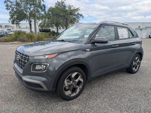 Used 2025 Hyundai Venue SEL FWD image 7