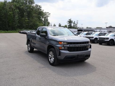 Used 2020 Chevrolet Silverado 1500 Custom w/ Custom Value Package AWD/4WD image 9