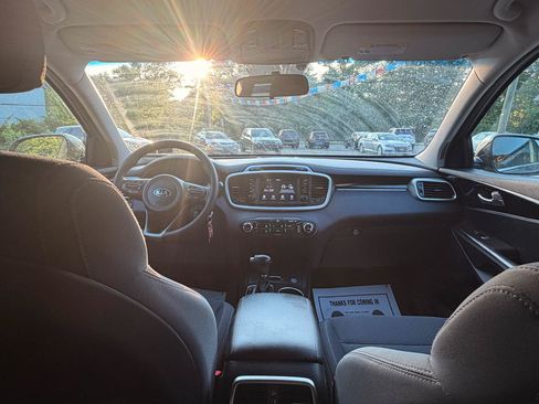 Used 2018 Kia Sorento FWD image 18