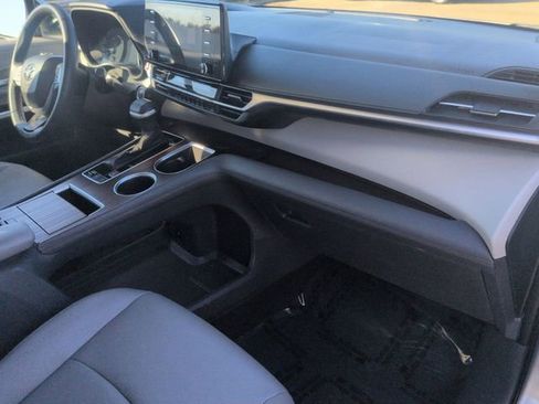 Certified 2023 Toyota Sienna XLE image 29