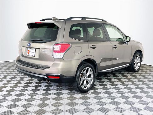 Used 2017 Subaru Forester 2.5i Touring AWD/4WD image 9