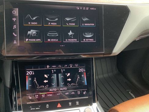 Used 2021 Audi e-tron Prestige w/ Prestige Package AWD/4WD image 28