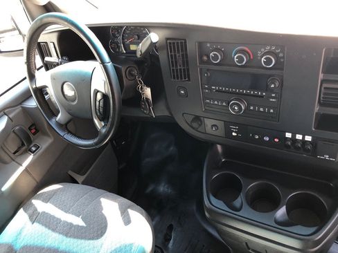 Used 2018 Chevrolet Express 2500 w/ Driver Convenience Package image 25