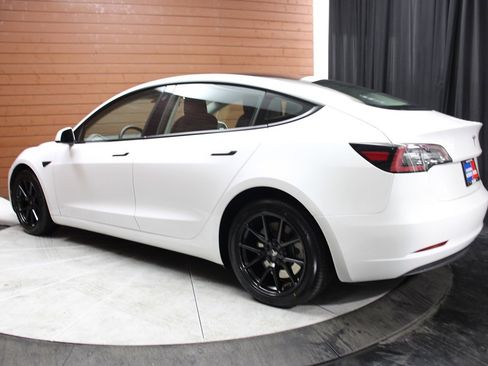 Used 2023 Tesla Model 3 Standard Range image 18