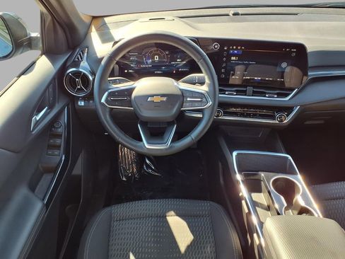 Used 2025 Chevrolet Equinox LT image 4