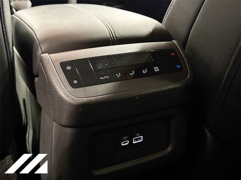 Used 2024 Nissan Pathfinder SL image 26