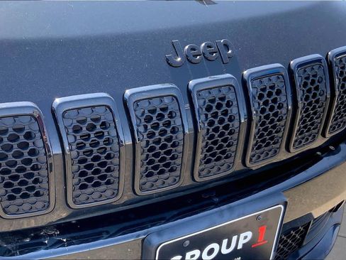 Used 2021 Jeep Cherokee Latitude Plus FWD image 30