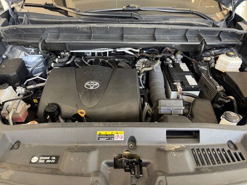 Used 2022 Toyota Highlander XLE image 21