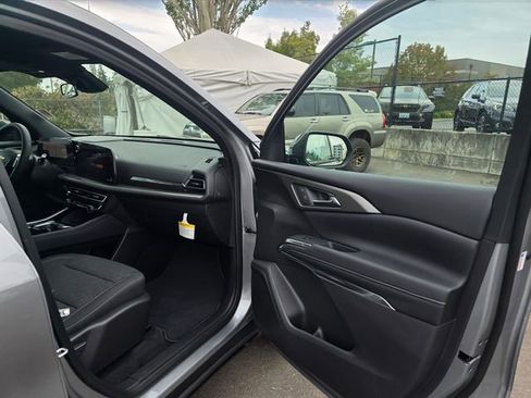 New 2025 Chevrolet Traverse LT w/ Driver Confidence Package image 10