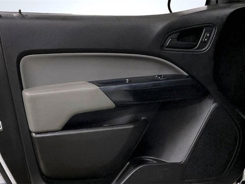 Used 2020 Chevrolet Colorado W/T image 24