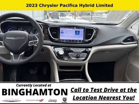 Used 2023 Chrysler Pacifica Limited FWD image 21