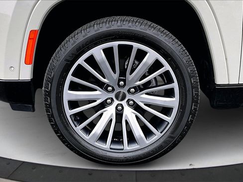 Used 2022 Jeep Grand Wagoneer Series III image 35