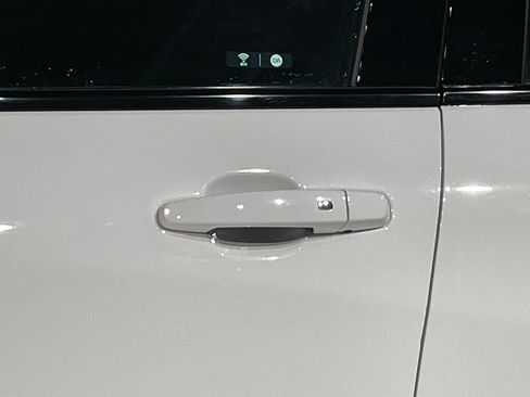 Used 2023 Chevrolet Equinox RS image 18