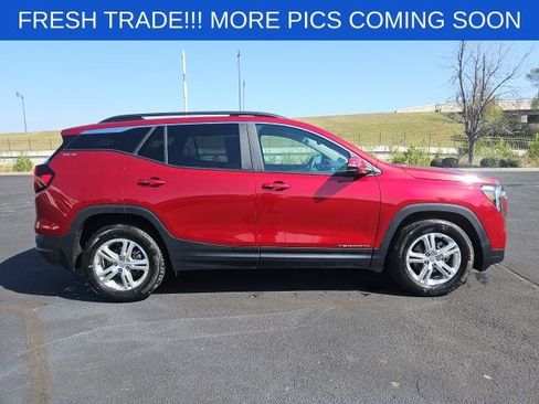Used 2024 GMC Terrain SLE w/ Driver Convenience Package image 7