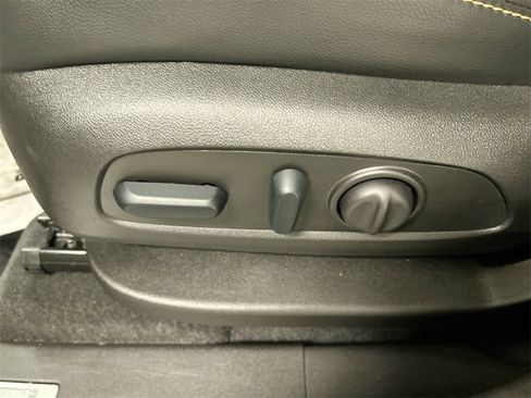 Used 2024 Chevrolet Equinox Premier image 10