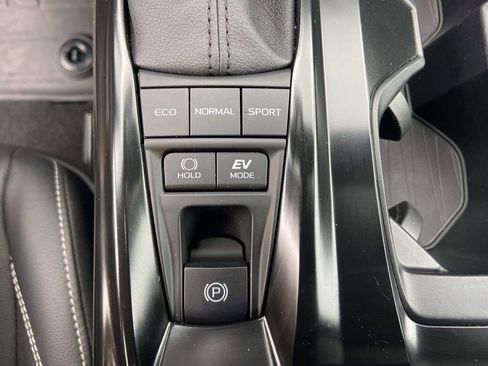 Used 2025 Toyota Camry SE image 27