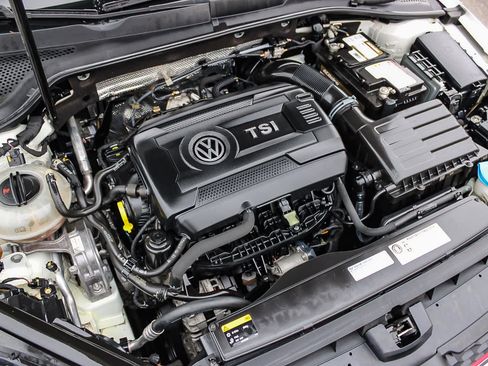 Used 2015 Volkswagen GTI 4-Door FWD image 26