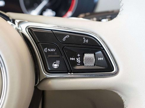 Used 2022 Bentley Bentayga AWD/4WD image 38