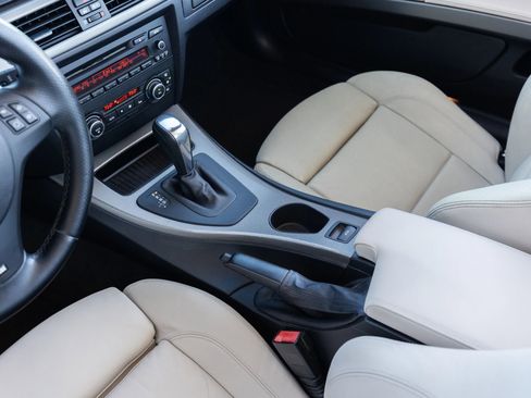 Used 2011 BMW 328i Convertible w/ M Sport Pkg image 34