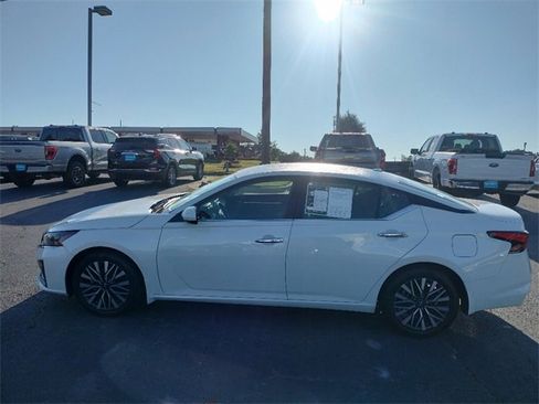 Used 2023 Nissan Altima 2.5 SV image 4
