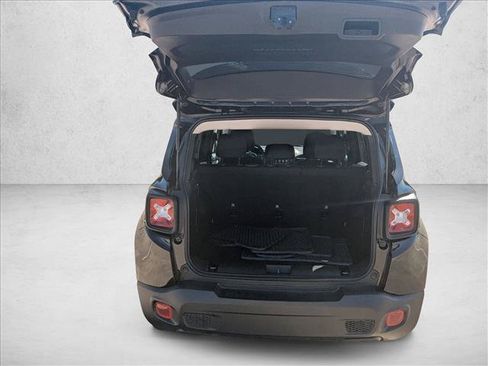 Used 2022 Jeep Renegade Latitude AWD/4WD image 7