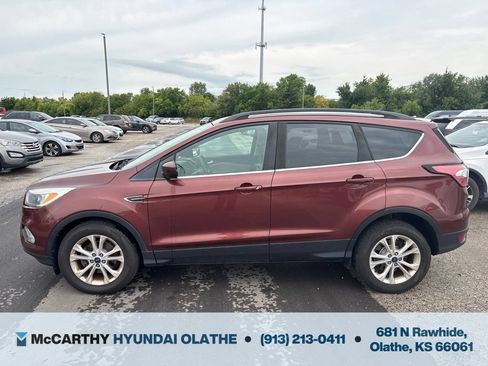 Used 2018 Ford Escape SE w/ SE Sync 3 Package FWD image 9