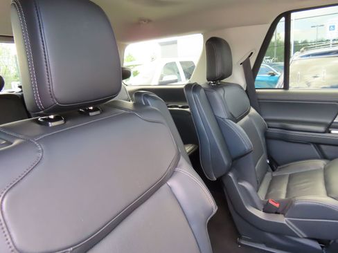 Used 2025 Ford Expedition Platinum w/ Driver's Package AWD/4WD image 41