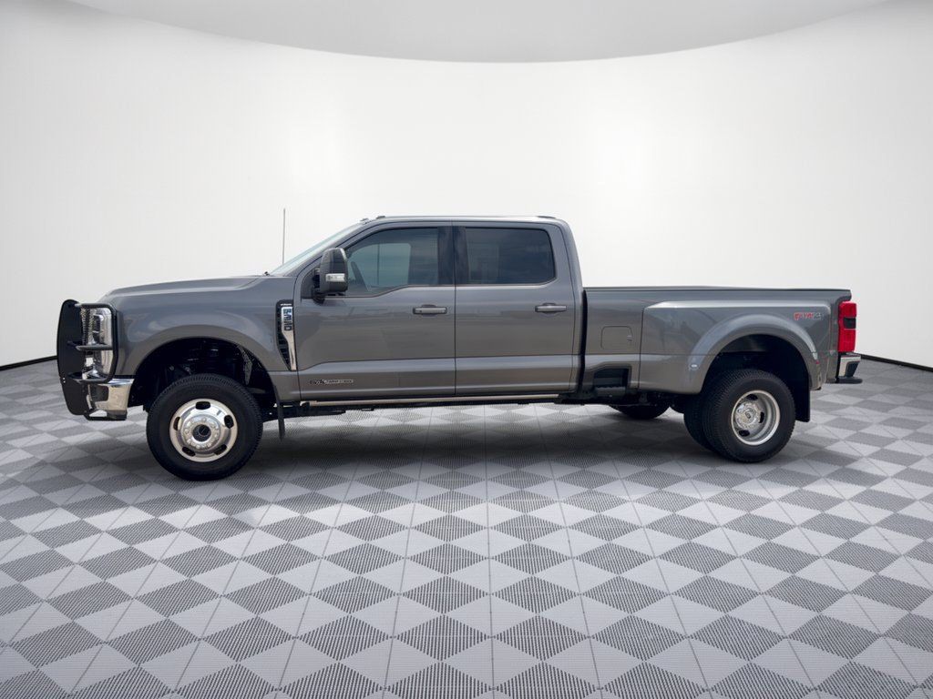Certified 2025 Ford F350 Lariat w/ Lariat Ultimate Package AWD/4WD image 2