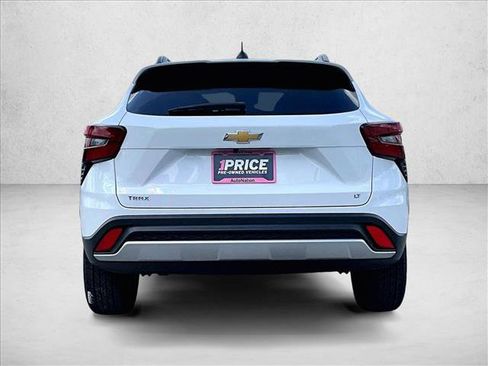 Used 2025 Chevrolet Trax LT FWD image 4