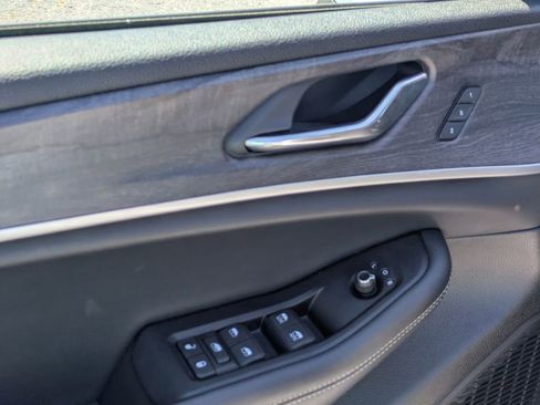 Used 2025 Jeep Grand Cherokee Limited AWD/4WD image 12