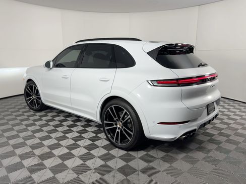 Used 2026 Porsche Cayenne AWD/4WD image 3
