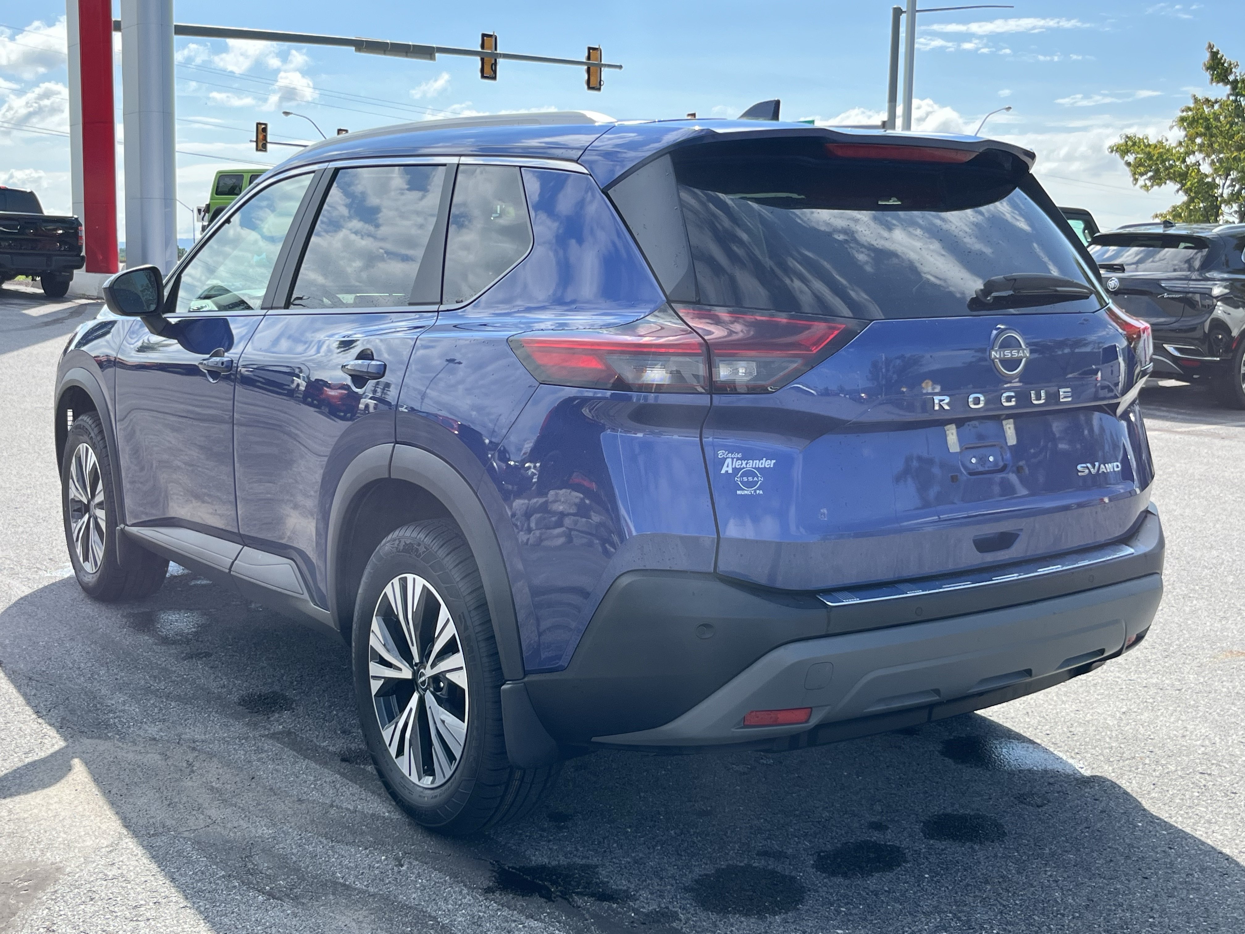 Used 2023 Nissan Rogue SV w/ SV Premium B Package AWD/4WD image 9