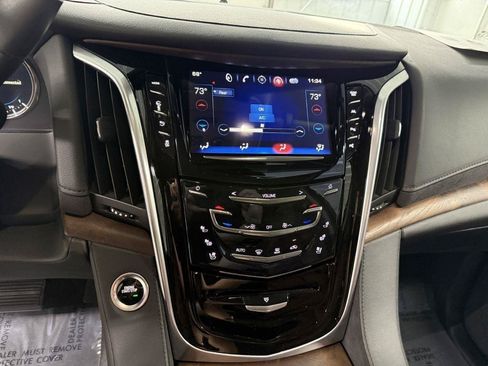 Used 2020 Cadillac Escalade ESV Premium Luxury AWD/4WD image 26