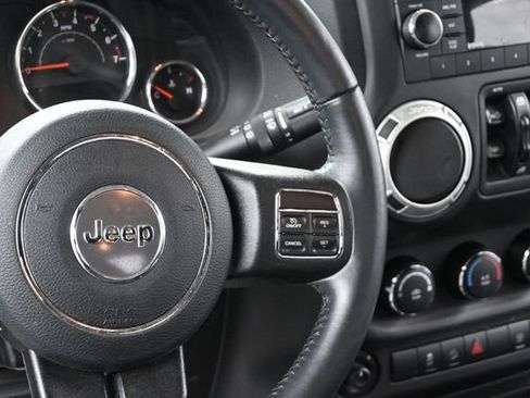 Used 2018 Jeep Wrangler Unlimited Sahara AWD/4WD image 26