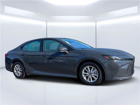 Used 2025 Toyota Camry LE image 1