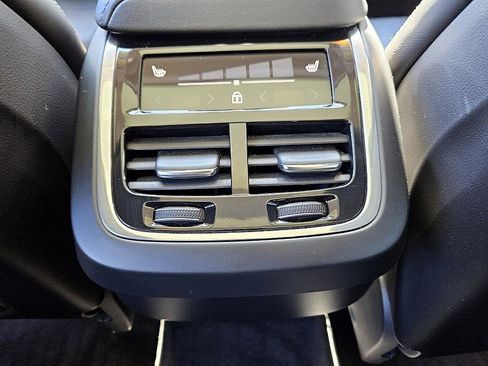 Used 2022 Volvo XC60 B5 Inscription w/ Advanced Package image 11