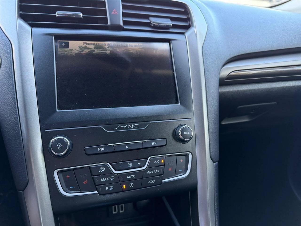 Used 2019 Ford Fusion SEL FWD image 39