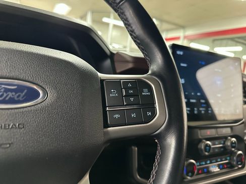 Used 2022 Ford Expedition Limited image 19