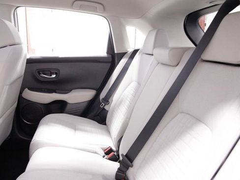 Certified 2025 Honda HR-V LX image 19