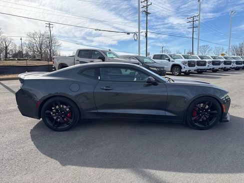 Used 2017 Chevrolet Camaro SS image 6