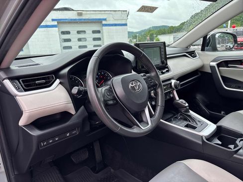 Used 2021 Toyota RAV4 XLE Premium AWD/4WD image 11